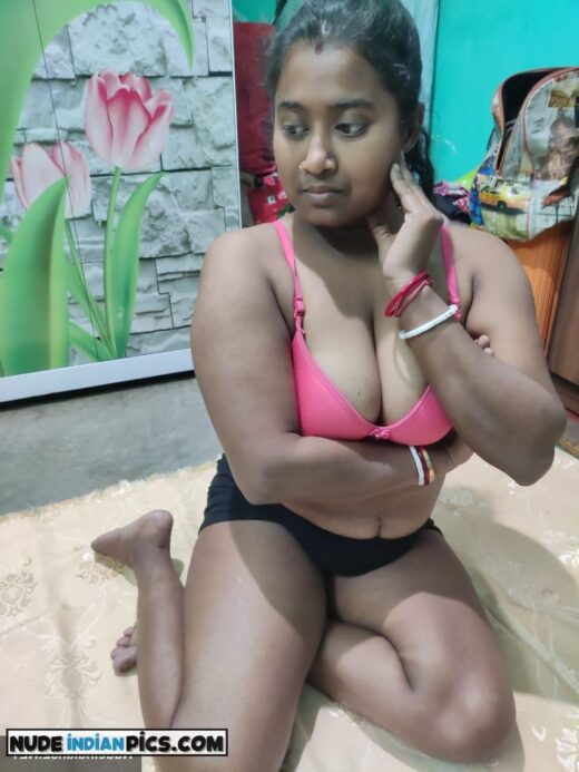 Hot Bhabhi Nude Pics