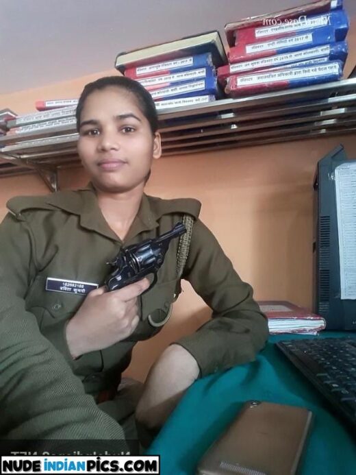 Indian Bhabhi In Amateur Boudoir Nude