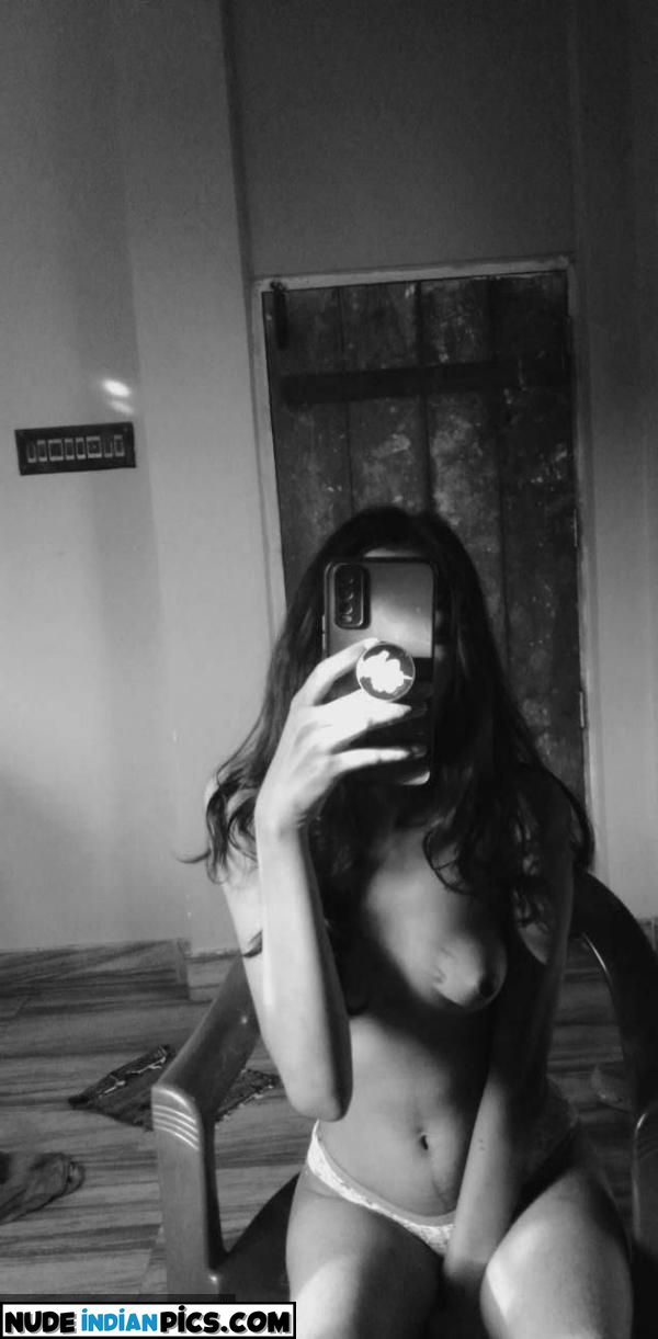 18 Desi Ladkiya Nude Cougar Selfies