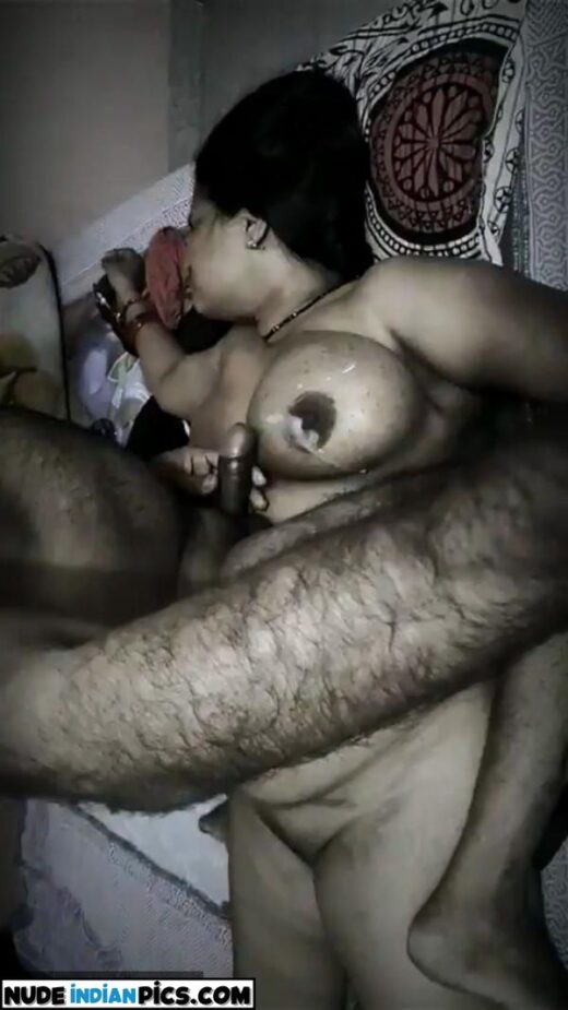 Aaiye Dekhiye Ye Raandish Aurat Ne Pehli Baar Apne Pati Ko Rok Kar Dekh Liya Hai Pic 0