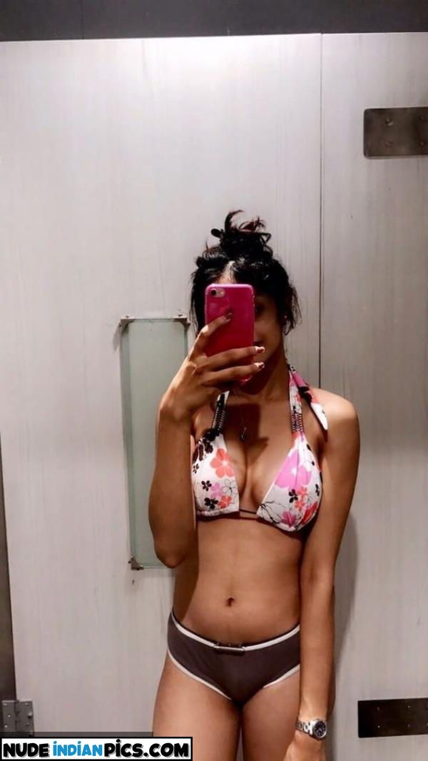 Bahut Khubsurat Radhika 18 Kerala Ki Ladki Apni Bra Panty Mein Harkatein Karke Nangi Hui Pehli Baar Dekhna Pic 12