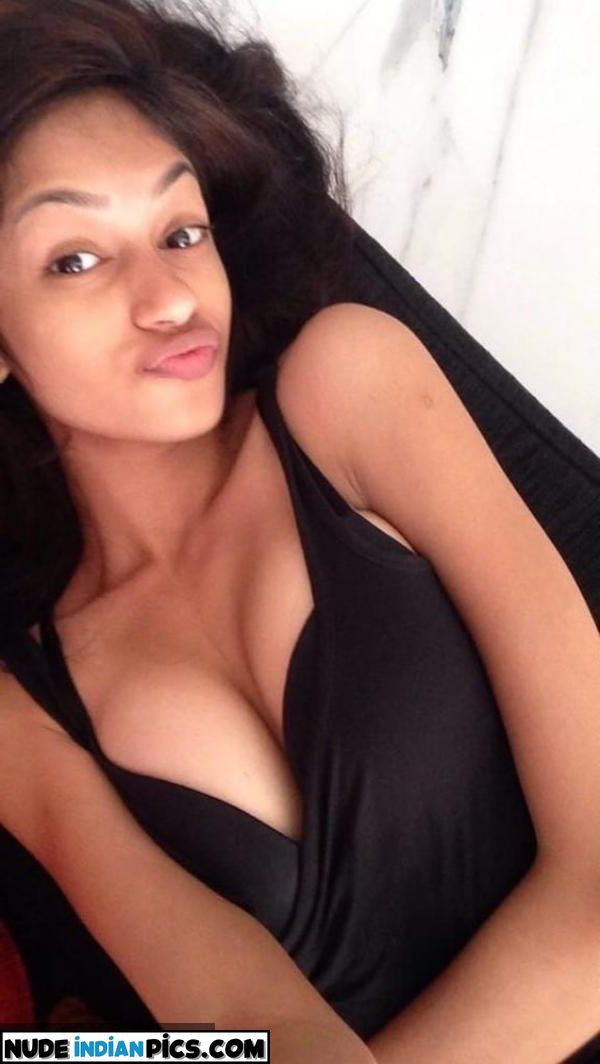 Bahut Khubsurat Radhika 18 Kerala Ki Ladki Apni Bra Panty Mein Harkatein Karke Nangi Hui Pehli Baar Dekhna Pic 14