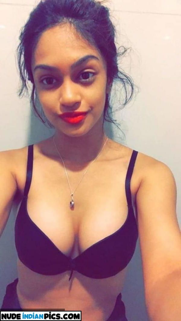 Bahut Khubsurat Radhika 18 Kerala Ki Ladki Apni Bra Panty Mein Harkatein Karke Nangi Hui Pehli Baar Dekhna Pic 15