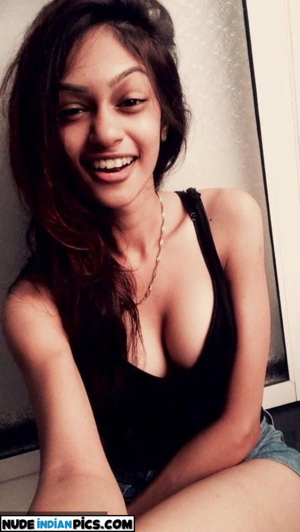 Bahut Khubsurat Radhika 18 Kerala Ki Ladki Apni Bra Panty Mein Harkatein Karke Nangi Hui Pehli Baar Dekhna Pic 22
