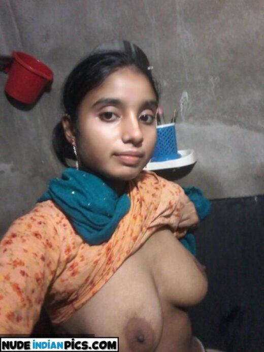 Bidiyaan Ke Rang Desi Mulsim Ladki Ki Aankhein Ujaadon Ki Zubaan Pic 0