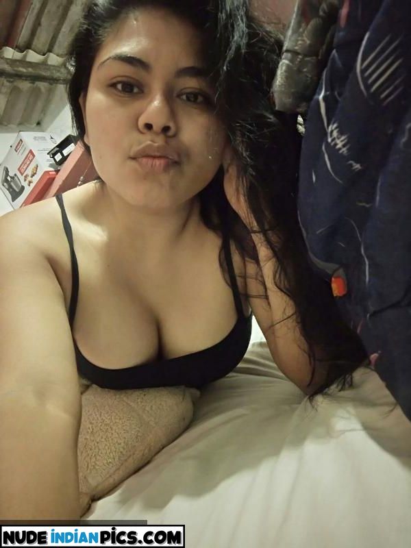 Bold Bengali Babe Big Boobs Aur Bra Panty Mein Bf Ko Teasing Karne Wali Jawan Ladki Ki Nakeli Tasveerein Pic 7