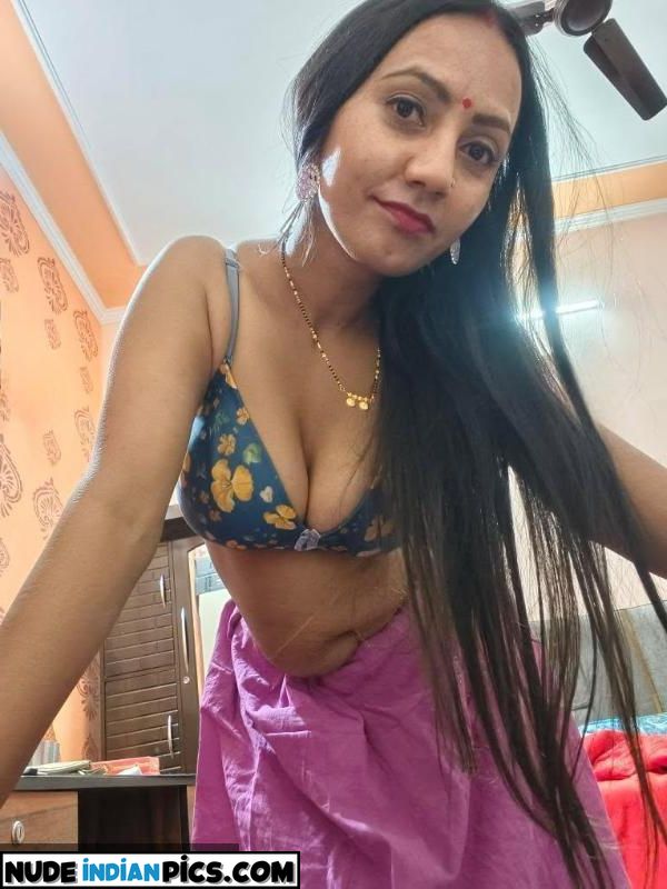 Bold Gujarati Bhabhi Beautiful Nude Selfies