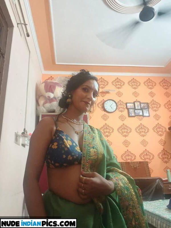Bold Gujarati Bhabhi Perfect Tits Flashing