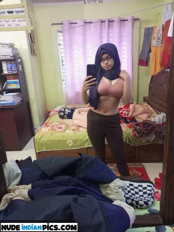 Bold Muslim Babe Puffy Pink Leaked