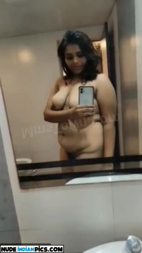 Bold Tamil Housewife Indian Bhabi Nude Pic