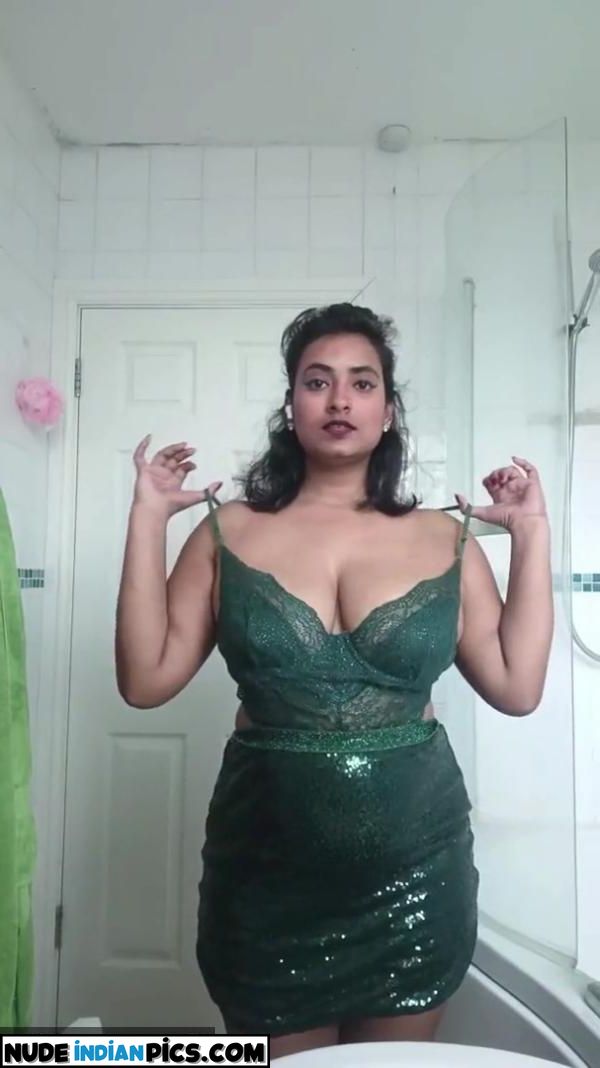 Desi Corporate Babe Zoya Ansari