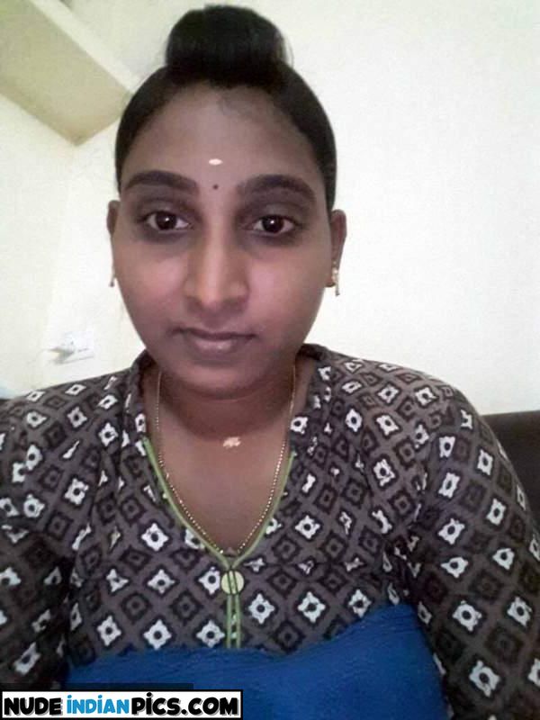 Desi Jhadi Wali Indian Bhabi Nude Pic