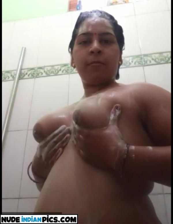 Desi Kinky Girl Nude Home Selfies