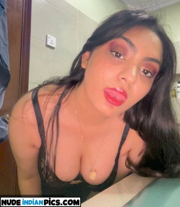 Desi Ladki Tara Big Boobs Naked Nude