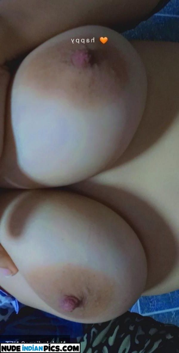Desi Muslim Big Nude Selfies Images