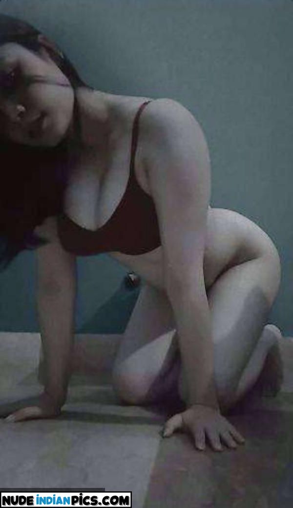 Desi Muslim Khulke Apni Chudai Dikhane Wali Aaliya Moti Gooliyan Aur Bade Boobs Ki Selfies Pic 1
