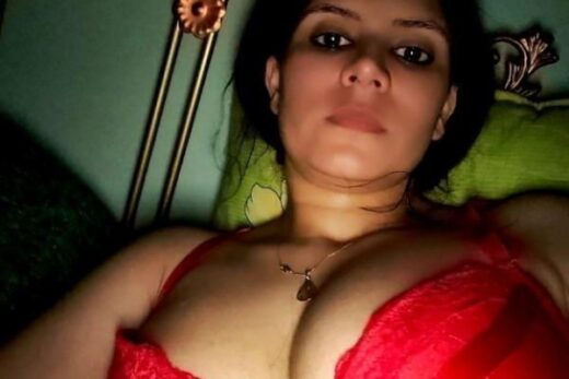 Dilli Ki Begum Sexy Housewife Images