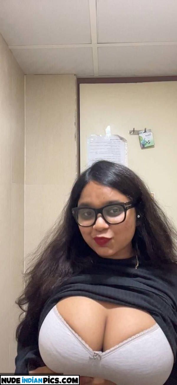 Dilli Ki Sexy Nude Selfie Tits
