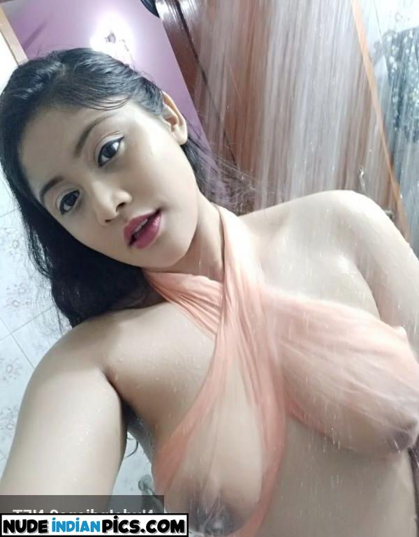 Famous Bangali Chubbili Women Selfie Naked