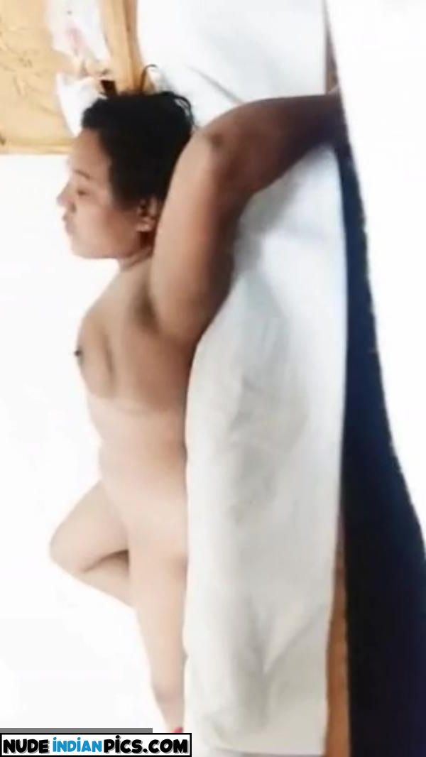 Horny Bengali Boudi Average Nude Selfie