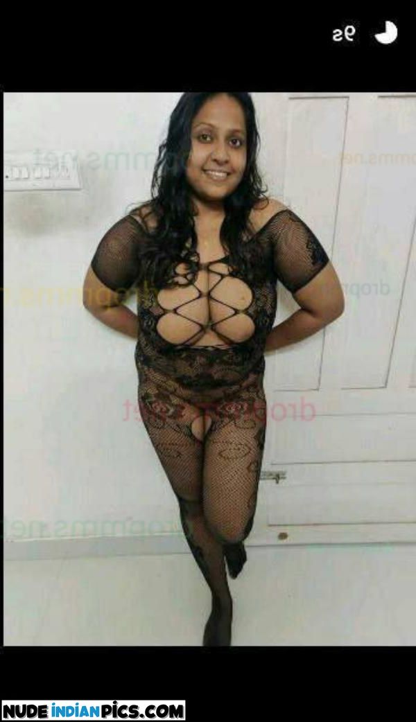 Hyderabad Milfsangeeta Exposes Sexy Images Of Pussy