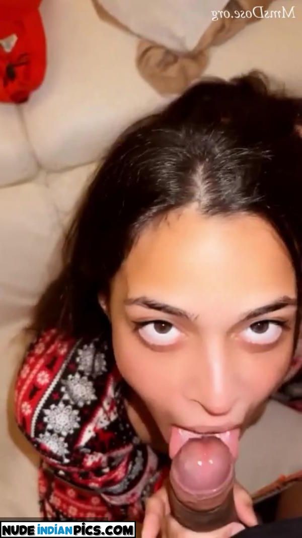 Indian Nude Bombshell Nude Breast Selfies