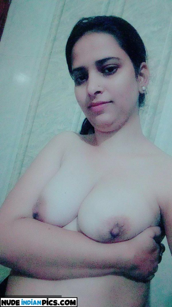 Jaw Dropping Muslim Bhabhi Ki Bold Nude Pics Desi Wife Ke Hot Selfies Zaroor Dekhna Pic 21