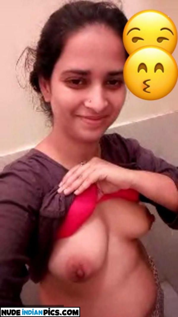 Jaw Dropping Muslim Bhabhi Ki Bold Nude Pics Desi Wife Ke Hot Selfies Zaroor Dekhna Pic 4