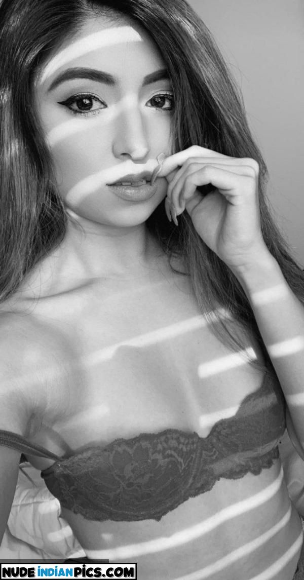 Jawdropping Desi Babe Ki Nude Selfie Pics 19 Saal Ki Sizzling Hot Gf Ka Boobs Flashing Tamasha Aarushi Ki Bra Panty Wali Bold Photos Pic 54