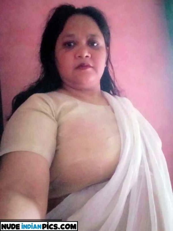 Lucknow Ki Sexy Nude Cougar Selfies