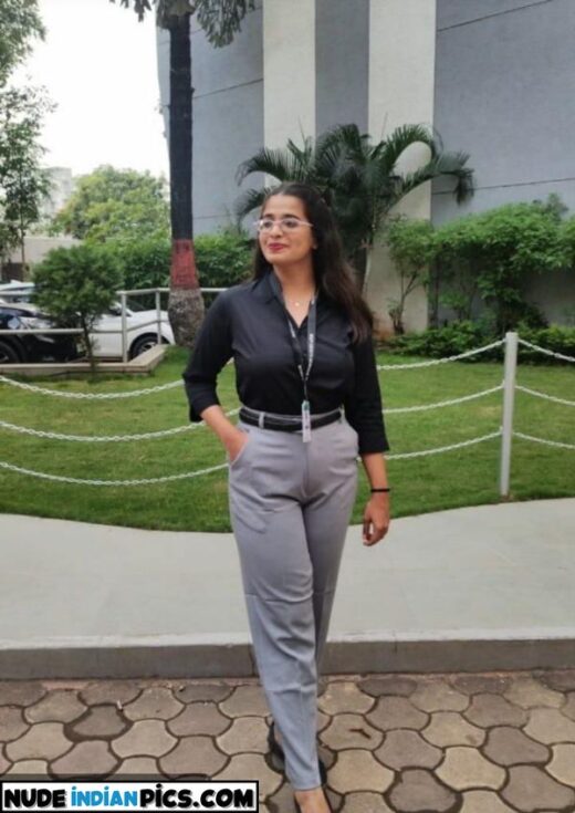 Mumbai Ladki Badi Indian Aunty Nude Images