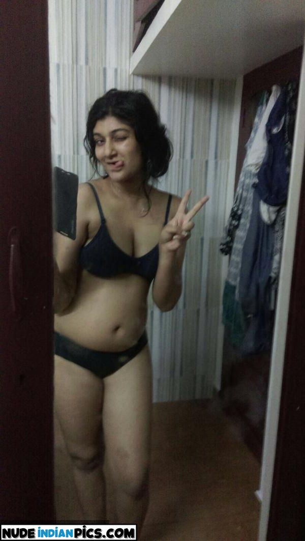 Mumbai Meri Jaan Nangi Naye Pyaar Ki Kahani Kerala Ki Sexy Kamariya Ki Black Bra Panty Ki Selfie Pic 9