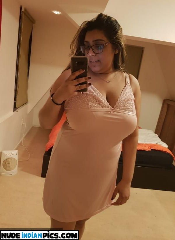 Nri Desi Sexy Big Natural Boobs Selfie