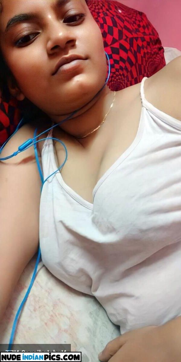 Preeti Singh Nude Nude Cell Pics