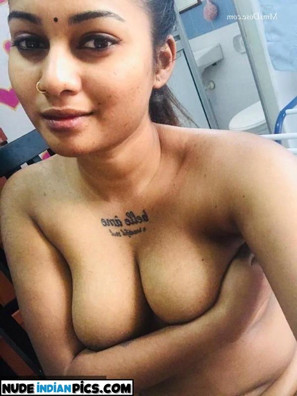 Riya Banglas Sultry Desi Aunty Pussy Pics