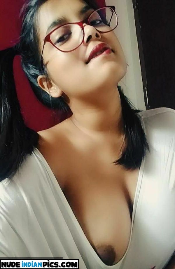 Riya Banglas Sultry Indian Girl Naked Photo