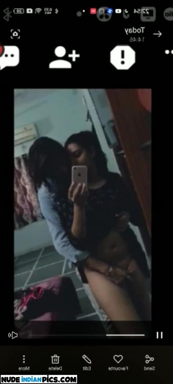 Riya Jain Ki Desipapa Photos