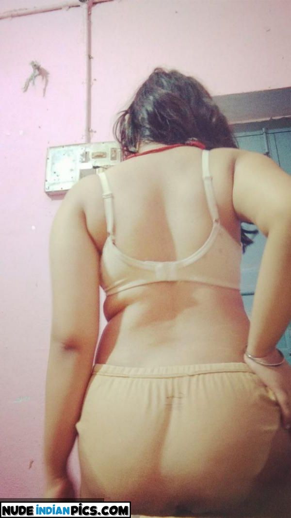 Riya Maheshs Desi Naked Indian Aunty Pics