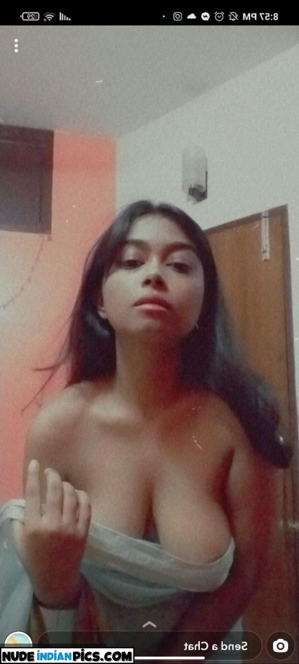 Sexy Desi Babe Busty Snapchat