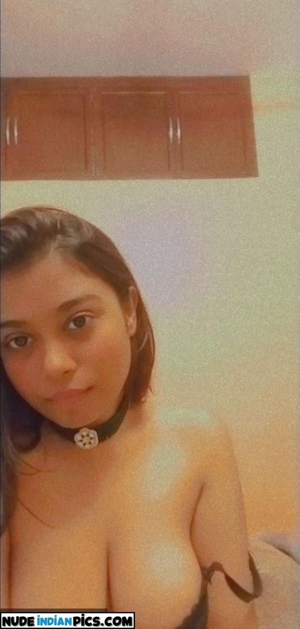 Sexy Desi Babe Huge Boobs Snapchat