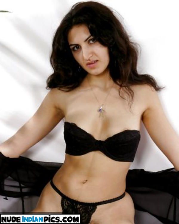 Sundari Bharatiya Ladki Desi Girl Naked Pic
