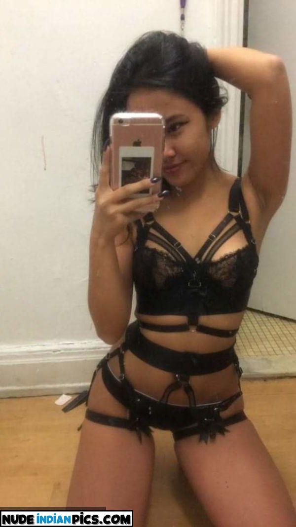 18 Assamese Girl Nude Cougar Selfies