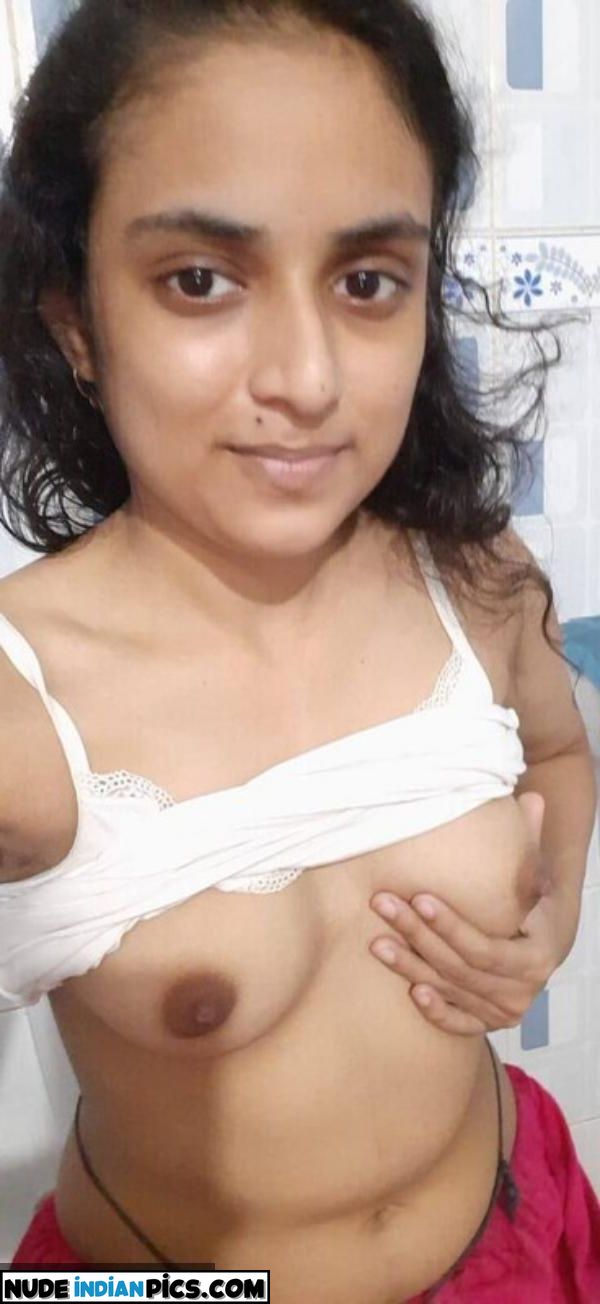 18 Desi Babe Pragathi Aunty Nude Photos