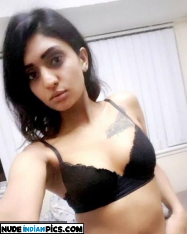 18 Indian Slim Big Boobs Nude Photos