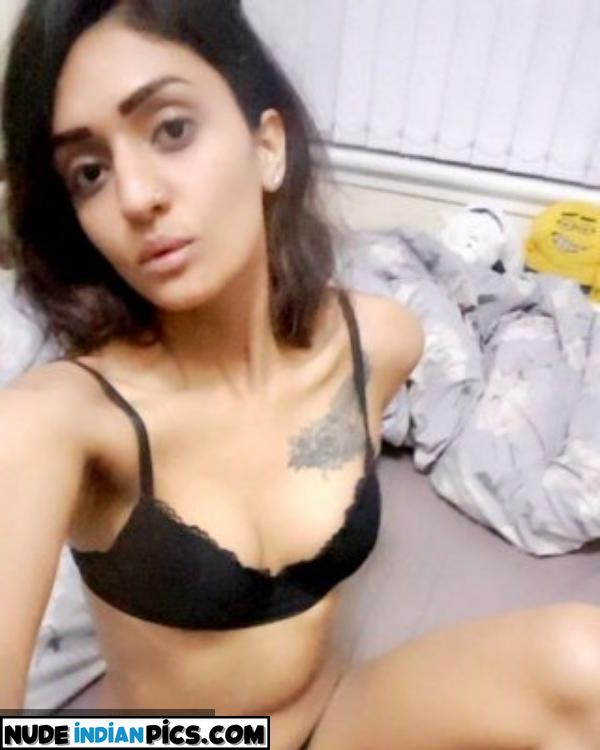 18 Indian Slim Naked Women Buts