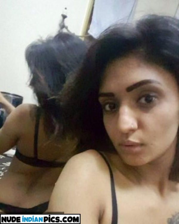 18 Indian Slim Round Naked Butt
