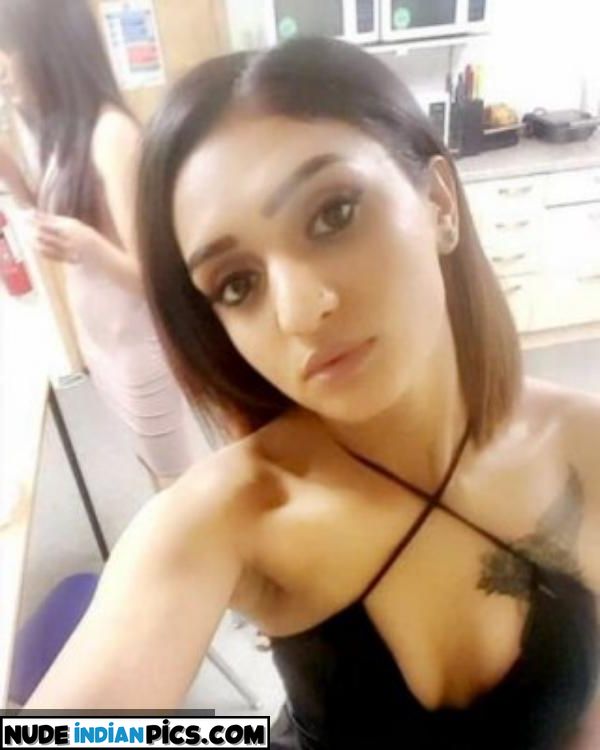 18 Indian Slim Swinger Couple Pics