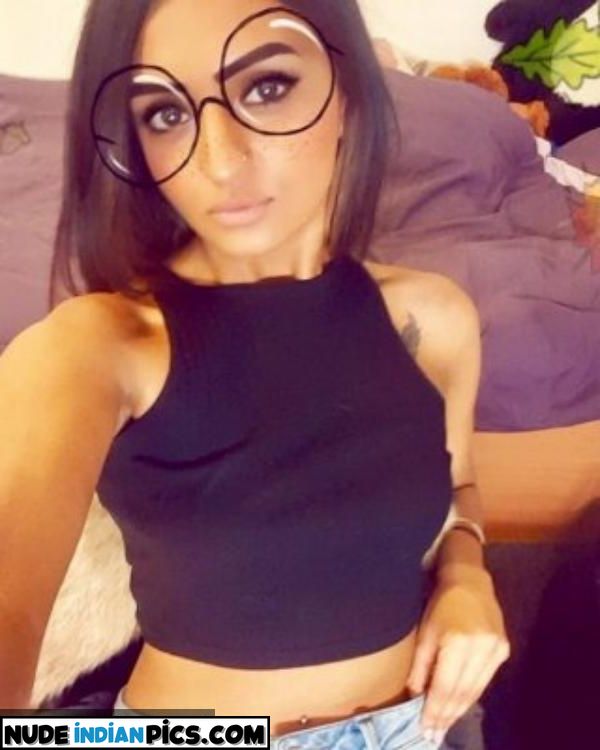 18 Indian Slim Wife Flashes Boobs