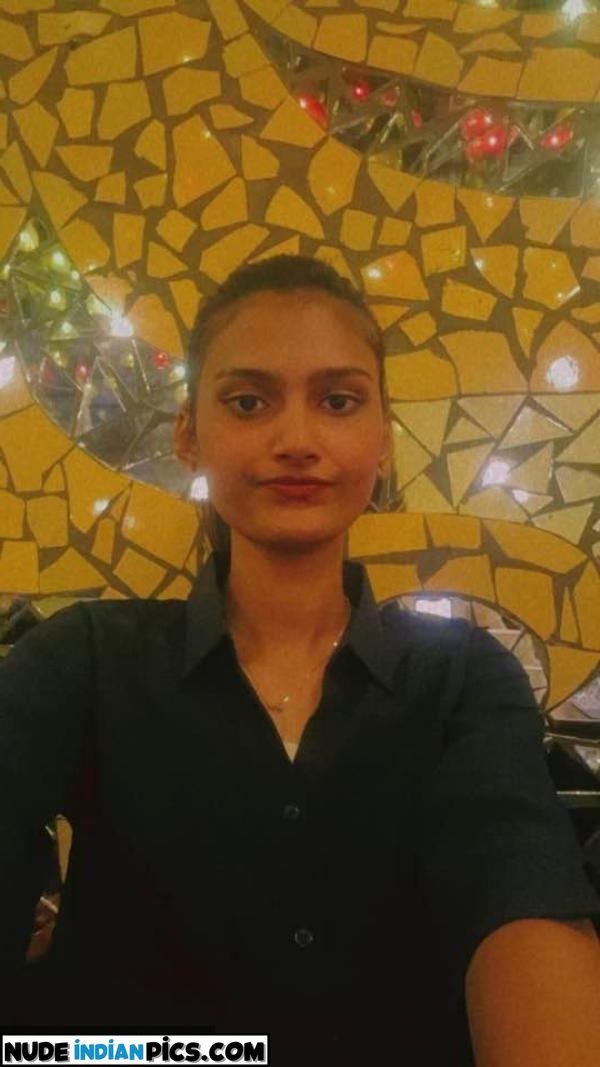 18 Kaamwali Riya Indian Cute Girl Nude Pic