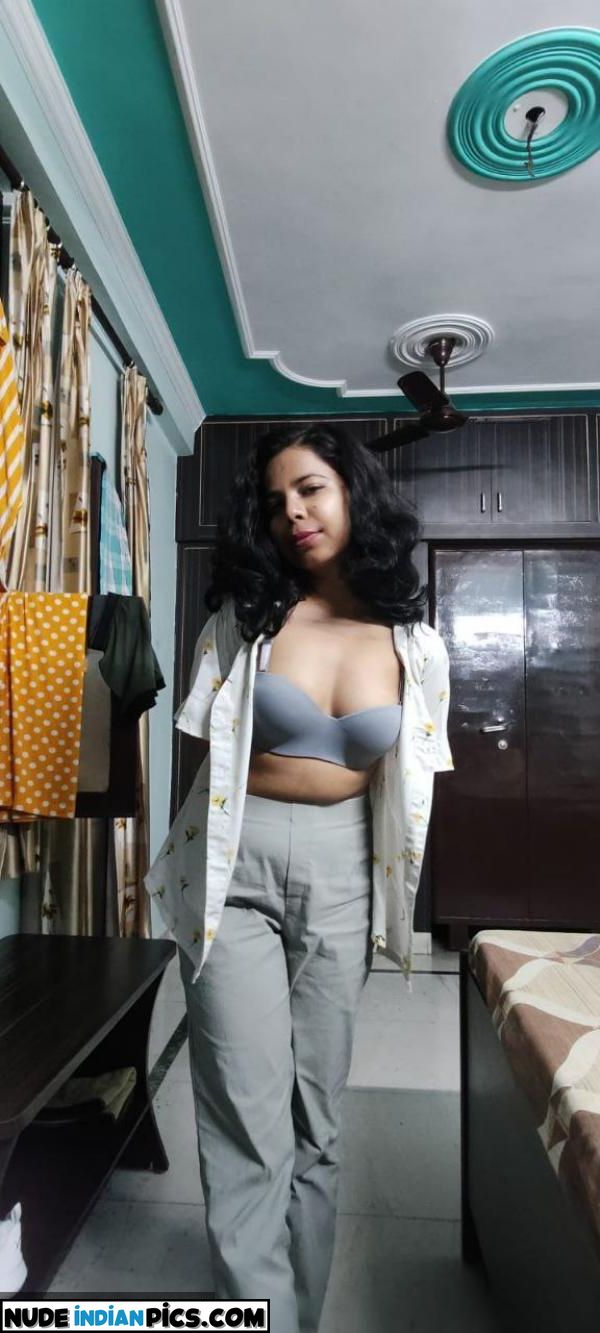 20yo Desi Babe Nude Photo Big Boobs